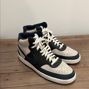 Nike Men's Black and Gray Sneakers